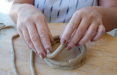 How to coil pottery step 4 Pottery Coiling, Coil Pottery, Coil Pots, Air Dry Clay Projects, Creating Texture, Wheel Thrown Pottery, Mind The Gap, Pinch Pots, Pottery Techniques