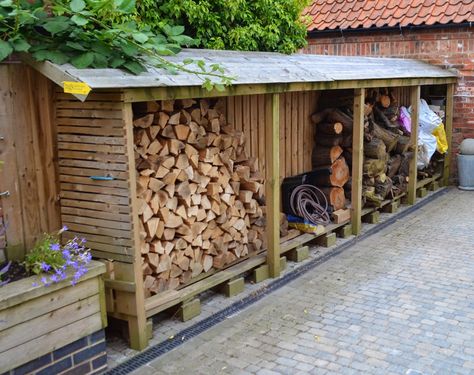 Log store at The Old Bakehouse, Norwell, Nottinghamshire Log Shed Ideas, Wood Store Ideas, Diy Log Store How To Build, How To Build A Log Store, How To Make A Log Store From Pallets, Shed With Log Store, Pallet Wood Shed Firewood, Log Shed, Ormanlık Alan