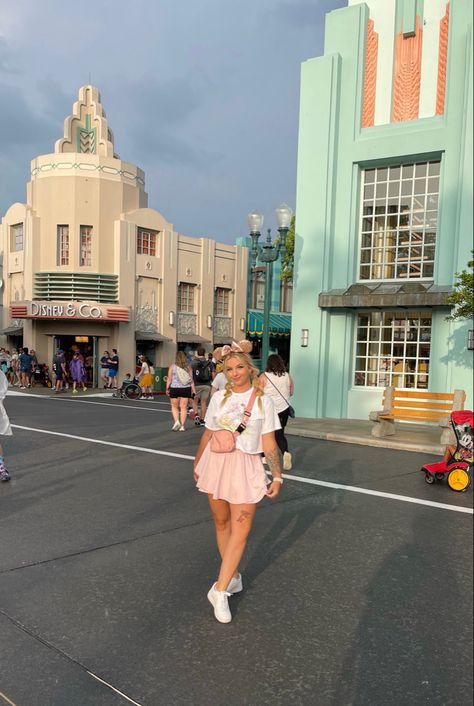 #disneyworld #disneyoutfit #style Disneyworld Hollywood Studios Outfit, Hollywood Studios Outfit, Park Fits, Disneyland 2024, Disney Fits, Disney 2023, Florida Outfits, Cute Disney Outfits, Disney World Outfits