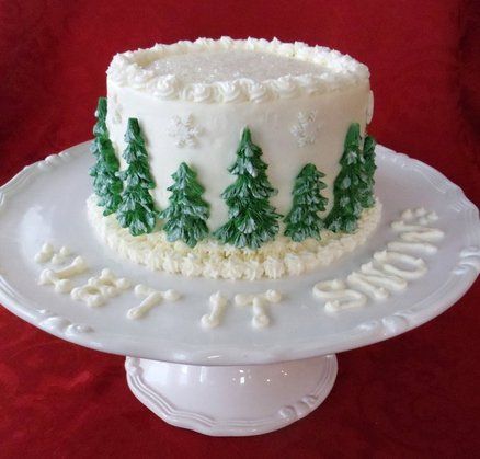 Christmas Tree Cake  Cake by susanelizabethcakes Winter Decorated Cakes, Round Christmas Cake Designs, Winter Cake Designs, December Cake, Yule Sabbat, White Christmas Cake, Winter Torte, Frosted Flowers, Vintage Pasta