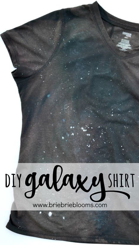 Follow this easy DIY Galaxy Shirt Tutorial for an awesome inexpensive shirt that takes about an hour to make. Space Shirts Diy, Galaxy Shirt Diy, Diy Space Shirt, Diy Glitter Shirt, Diy Star Shirt, Galaxy Outfit Ideas, Galaxy Tshirt, Galaxy Sweater, Space Clothes