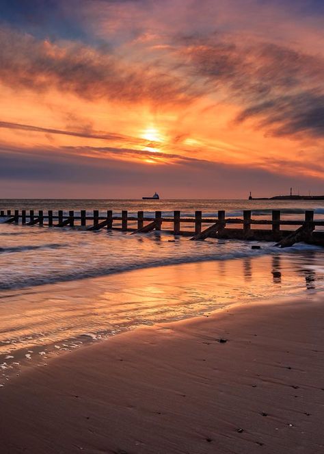 Sunrise at Aberdeen beach in Scotland Clan Armstrong, Aberdeen Beach, Pretty Beaches, Love And Music, Ireland Beach, Gorgeous Pics, Mermaid Stories, Aberdeen Scotland, Travel Ireland