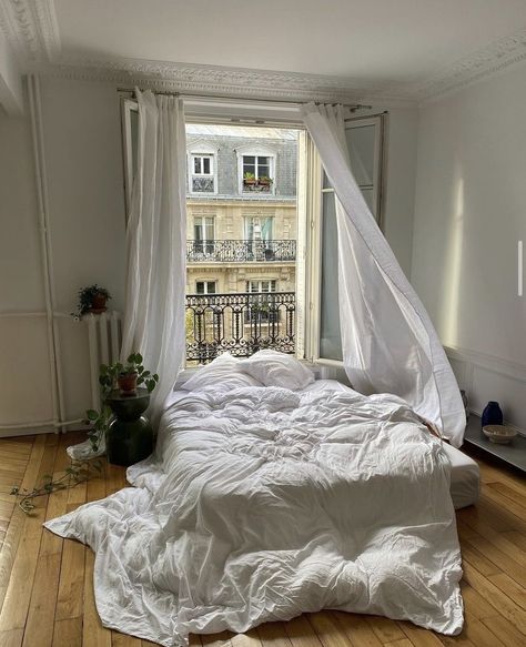 European Bedroom Aesthetic, Aesthetic Room Minimalist, European Room, Italian Apartment, European Bedroom, Italy Apartment, Parisian Lifestyle, Parisian Apartment, White Minimalist