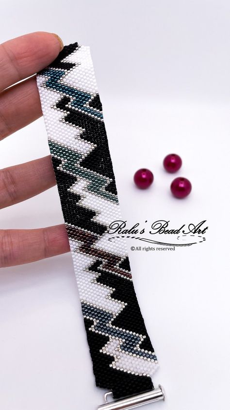 Bead Painting, Loom Beading Patterns, Beading Loom, Bead Loom Designs, Loom Bracelet Patterns, Geometric Bracelet, Beading Jewelery, Bead Weaving Patterns, Diy Bracelets Patterns