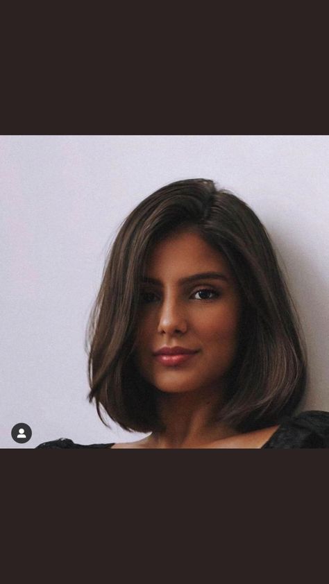 Hair Dye Cool Skin Tone, Short Brunette Hair Side Part, Xanthi Perfect Match, Jackie O Hair, Straight Collarbone Bob, Short Bob Hair For Round Face, Short Bob Haircuts With Layers Fine Hair Bangs, Big Fore Head Hairstyles, Dark Brown Lob Straight