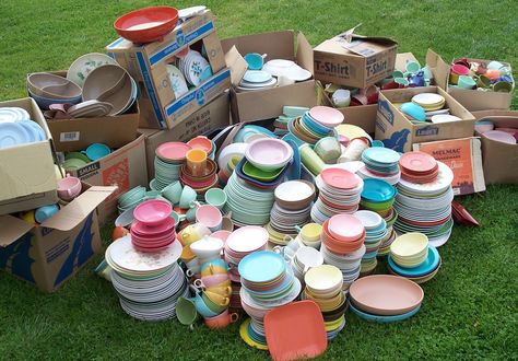 Antiques Attic: History of Melmac Dinnerware & its Care Dinnerware Vintage, Melamine Bowl, Melamine Dishes, Tiny Trailers, Vintage Dishware, Flea Market Decorating, Plastic Dinnerware, Collection Ideas, Melamine Bowls