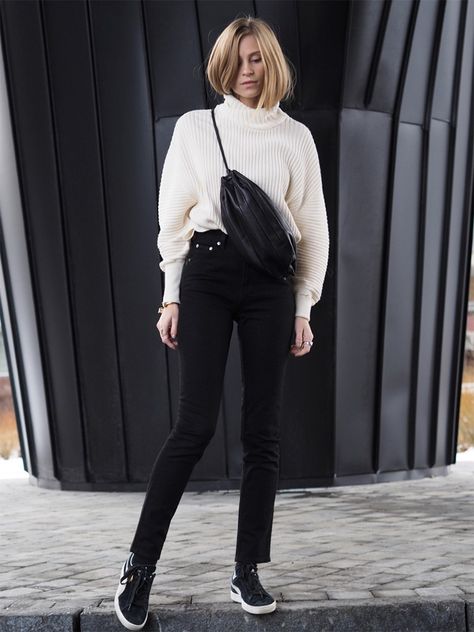 How To Wear Turtleneck, Black Turtleneck Outfit, Black High Waisted Pants, Chunky Turtleneck Sweater, Black And White Outfit, Turtleneck Outfit, Rock Outfit, Sweater Trends, Outfit Jeans