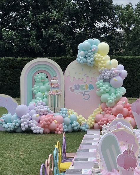 A sprinkles themed party 🍩 A super cute sprinkles themed party for Lucia’s 5tb birthday. Happy birthday Lucia. Hope you had the best day ❤️ Planned by @mylittleteaparty alongside our lovely client Backdrop and balloons @theglitzyballooncompany Bouncy castle and slide balloons @littleballoonboxnew Grazing @stargrazingco Artwork @shinyhappyparty Bags @makeitfridayuk Cake @pinkysparklecakes Castle and slide @boutiquepartyhire #eventplanner #kidspartyplanner #sprinklesparty #candylandpa... Sprinkles Birthday Party, Kids Party Planner, Birthday Decorations Kids, Candy Theme, Birthday Candy, Gender Reveal Cake, Day Plan, Birthday Backdrop, Backdrops For Parties