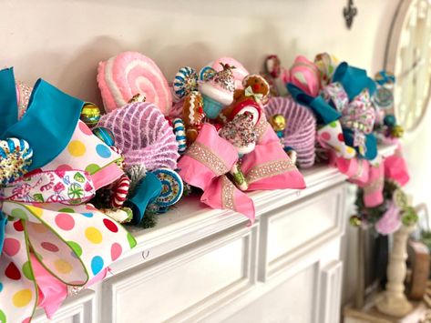 How to Make a Christmas Garland for Your Mantle Candy Christmas Garland, Grace Monroe, Lollipop Decorations, Christmas Chandelier, Candy Christmas Tree, Diy Christmas Garland, Christmas Tree Topper Bow, Garland Diy, Candyland Christmas