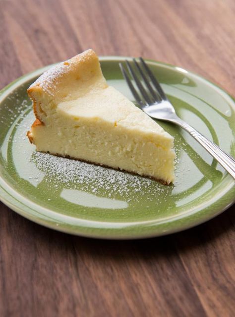 Ricardo's  recipe: Ricotta Cheese Cake Cheesecake Crust, New York Style Cheesecake, Strawberry Topping, Tapas Bar, Creamy Cheesecake, Caramel Flavoring, Ricotta Cheese, Food Cakes, Savoury Dishes