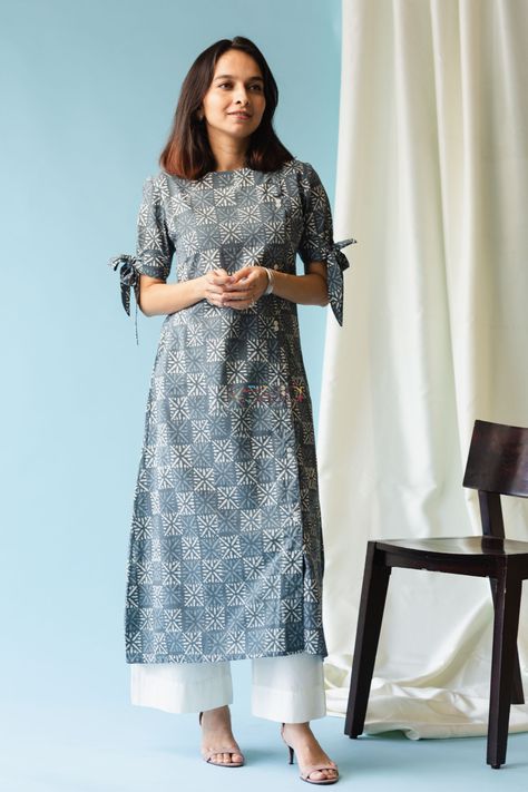 Long Cotton Kurta Designs, Dailywear Kurta Design, Pair Kurti Designs Latest, Printed Kurta Patterns Latest, Kurta Pocket Designs Women, Bow Sleeves Design For Kurtis, Neck Design For Cotton Kurti, Cotton Kurtas For Women Designer, Kurthas Designs Latest