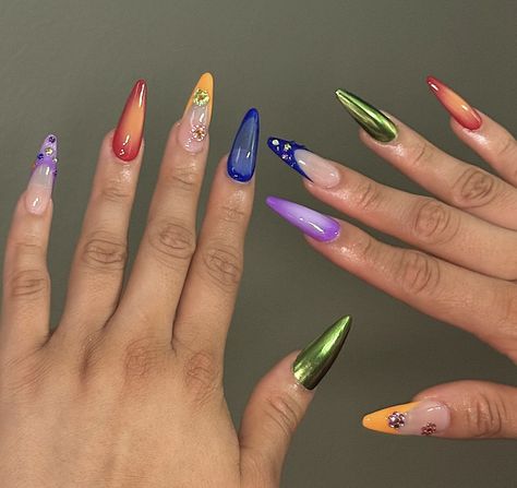 Chrome Accent Nail, Mismatched Aesthetic, Accent Nail Ideas, Jamaica Nails, Mismatched Nails, Nail Sunny, Summer Nails Ideas, Nails Art Ideas, Vintage Nails