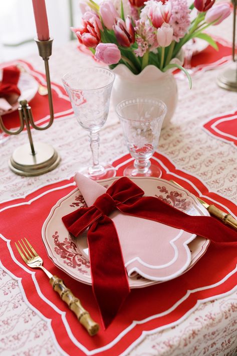 Grab your Gals - Sarah Tucker Red and Pink Tabletop Valentine Dinner Decorations, Red Table Settings, Christmas Bridal Showers, Velvet Bows, Table Setting Inspiration, Unique Bridal Shower, Beautiful Table Settings, Red Table, Three Friends