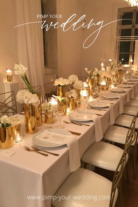 30th Table Decorations, Gold And White Dinner Table Decor, Bday Dinner Table Decor Ideas, Gold And White Dinner Party, White And Gold Table Decor, White And Gold Table Setting, 30th Birthday Table Decor, Table Decorations Gold, Christmas Table Ideas