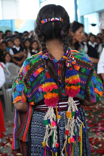 The beautiful colors of Guatemala www.coeduc.org Guatemala Traditional Clothing, Guatemala Fashion, Guatemalan Clothing, Guatemala Women, Jawaharlal Nehru, Guatemalan Textiles, Colorful Clothing, Mayan Culture, Guatemala City