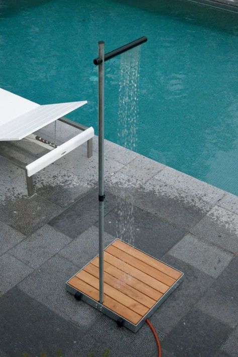 10 Easy Pieces: Freestanding Outdoor Showers - Gardenista Outside Showers, Outdoor Shower Diy, Deck Piscina, Custom Shower Doors, Outdoor Bathroom Design, Outdoor Showers, Pool Shower, Garden Shower, Diy Shower