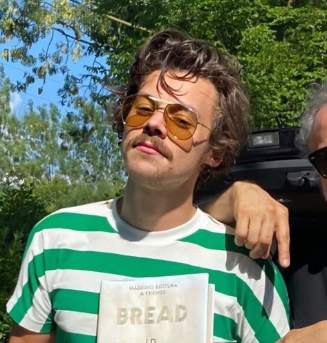 harry with his amazing moustache Mustache Harry, Harry Styles Green, Harry Green, Harold Styles, Harry Styles Cute, Celebrity Look Alike, Harry Styles Wallpaper, Celebrity Style Red Carpet, Harry Styles Pictures