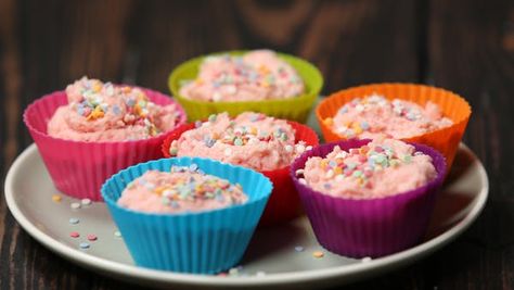 Angel Delight Mini Cheesecakes Delight Recipes, Cream Cheese Recipes Dessert, British Sweets, Angel Delight, Roasted Rhubarb, Mini Cheesecake Recipes, Banana Cheesecake, Ginger Nut, How To Make Cheesecake