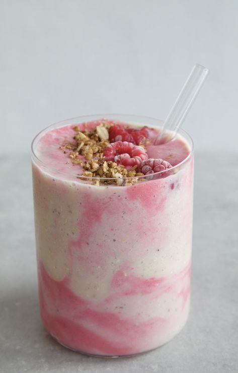 Pretty Smoothies, Smoothie Branding, Banana Swirl, Raspberry Water, Aesthetic Smoothie, Vanilla Protein Shake, Protein Shake Ingredients, Smoothie Aesthetic, Raspberry Banana