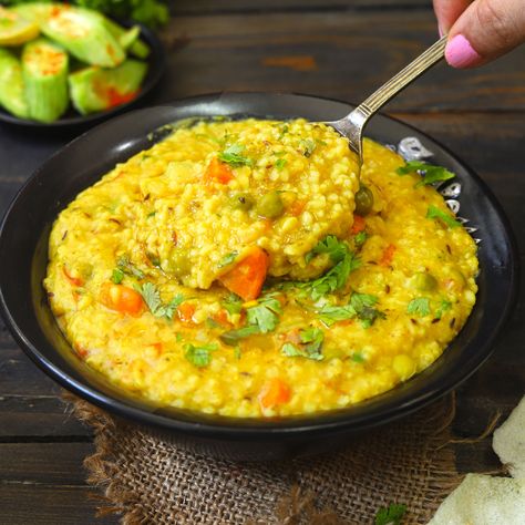 Khichdi Instant Pot, Dalia Khichdi Recipe, Vegetable Khichdi Recipe Indian, Daliya Khichdi, How To Make Khichdi, Bengali Khichdi Recipe, Ayurvedic Cooking, Diwali Animation, Dal Khichdi