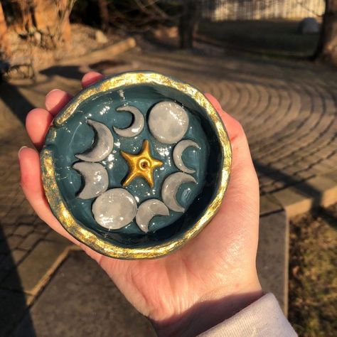 Ash Tray Ideas Clay, Ash Trays Clay, Ash Trays Aesthetic, Ash Tray Ideas, Incense Holder Clay Diy, Ash Tray Clay, Ceramic Ash Tray, Diy Incense Holder, Clay Incense Holder