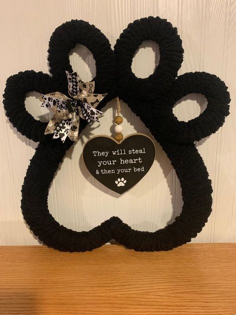 Dollar Tree Crafts & DIY with Instructions! + Freebies! 🥳 | My first paw wreath | Facebook Pet Wreath Ideas, Dog Paw Wreath Diy, Fur Crafts, Dog Paw Wreath, Paw Wreath, Dollar Tree Crafts Diy, Cat Wreath, Pet Wreath, Easter Spring Wreath