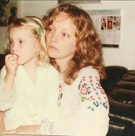 Ginger Gilmour and daughter Alice Gilmour Childhood Photos Aesthetic, Ginger Gilmour, Mother And Daughter Aesthetic, 70s Mom, Fairytale Photography, Ginger Girls, David Gilmour, Vintage Mom, Best Mother