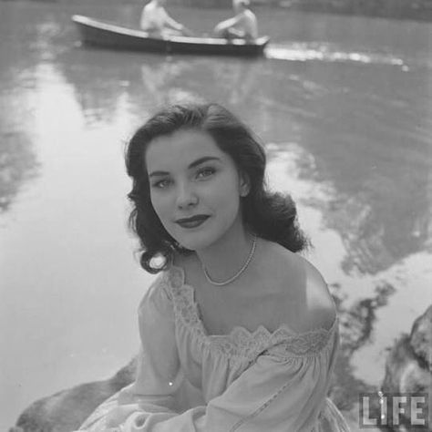 the classics on Instagram: “Debra Paget photographed for Life Magazine (1950)  #debrapaget @life #photography #1950s #50s #oldhollywood #classichollywood #legend…” Nina Leen, Debra Paget, 50s Aesthetic, Hollywood Vintage, Glamour Vintage, Portrait Vintage, Actrices Hollywood, Vintage Portraits, Old Hollywood Glamour