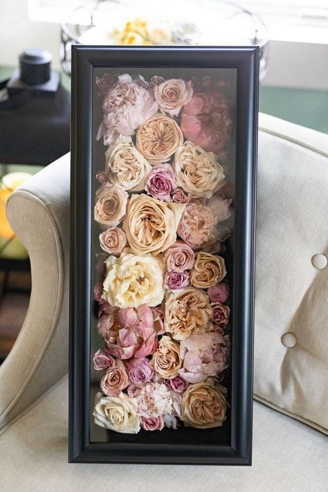 Wedding Preservation, Freeze Dried Flowers, Preserving Flowers, Pressing Flowers, Wedding Frame Gift, Dried Flowers Diy, Flower Shadow, Wedding Bouquet Preservation, Drying Roses