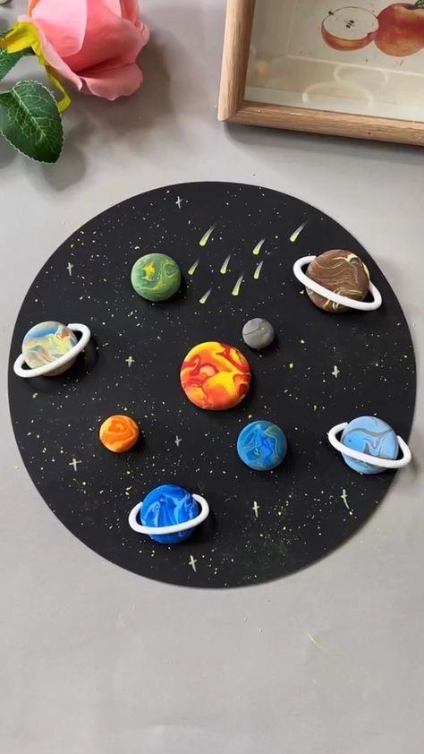 Planet Crafts For Kids, Clay Planets, Solar System Projects For Kids, Planet Crafts, Tata Surya, Space Crafts For Kids, Story Music, Craft Boxes, مشروعات العلوم