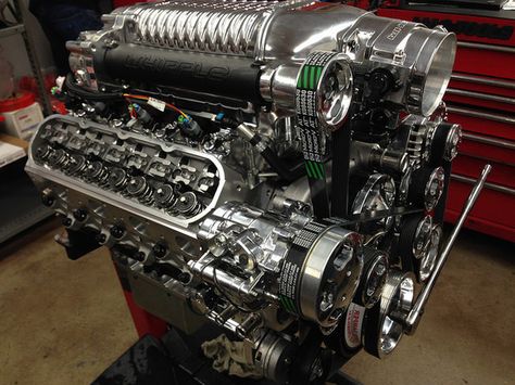 GM LS Crate 427ci supercharged engine 1000HP #borouski Car Motors Engine, Supercharger Engine, Chevy Big Block Engine, Ls1 Engine, Chevy Ls, 4g63t Engine, Crate Motors, Crate Engines, Ls Engine