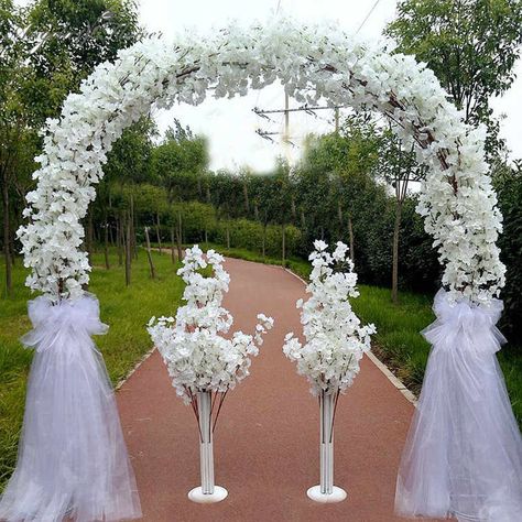 Luxury Wedding Centerpieces, Romantic Wedding Centerpieces, Arch Door, Garland Flower, Flower Road, Metal Wedding Arch, Metal Wedding, Arched Doors, Hanging Garland