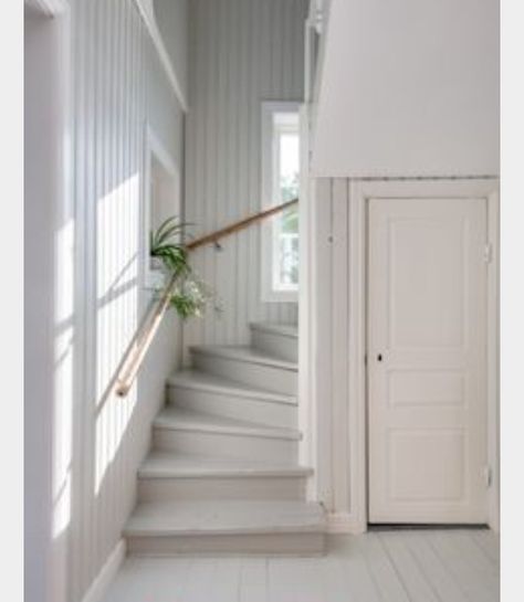 Foto Scale, Koti Diy, Coastal Living Rooms, Scandinavian Minimalism, Floor Stickers, Hus Inspiration, House Stairs, Tile Installation, Renter Friendly