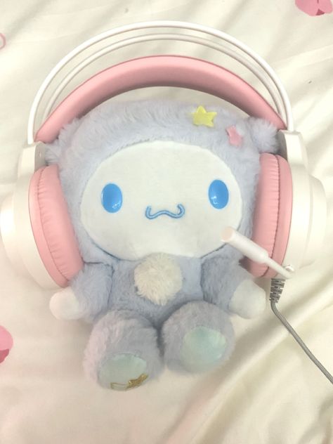 Blue Cinnamoroll, Wearing Headphone, Baby Blue Aesthetic, Night Driving, Girls Life, Tiny Tattoos, My New Room, Blue Aesthetic, Listening To Music