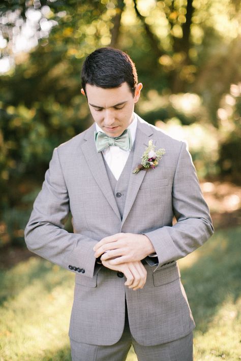 Grey Suit Green Bow Tie, Charcoal Grey Suit Wedding, Grey Suit White Shirt, Linen Wedding Suit, Grey Tux, Gray Groomsmen Suits, Groom Suit Grey, Groomsmen Grey, Grey Suit Wedding