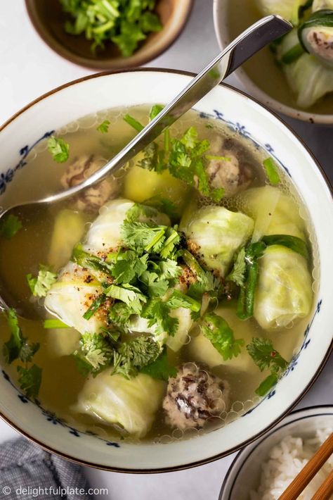 Vietnamese Cabbage Soup, Slow Cooker Red Cabbage, Best Cabbage Recipe, Easy Baked Shrimp, Red Cabbage Recipes, Vietnamese Dishes, Vietnamese Soup, Shrimp Toast, Cabbage Roll Soup