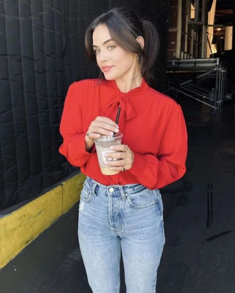 Beautiful 😍 Lucy Hale Makeup, Lucy Hale Style Outfits, Lucy Hale Hair, Lucy Hale Outfits, Lucy Hale Style, Celebrity Style Inspiration, Celebrity Fashion Looks, Famous Outfits, Aria Montgomery