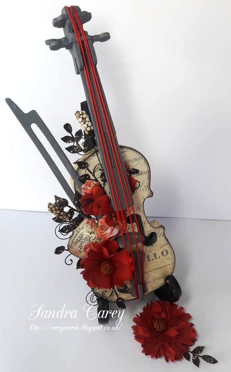 Dnd Instruments, Pretty Violins, Violin Craft, Violin Pictures, Painted Violins, Guitar Art Project, Violin Art, Violin Design, Steampunk Mixed Media