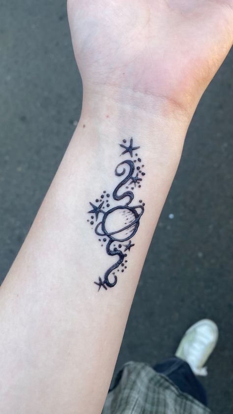 Small Henna Tattoos, Small Henna Designs, Henna Tattoo Design, Tattoo Designs Henna, Cute Henna Designs, Cute Henna Tattoos, Henna Style Tattoos, Small Henna, Taylor Swift Tattoo