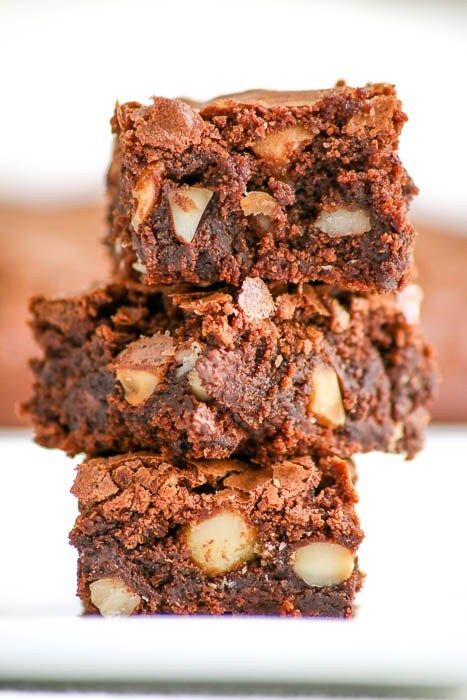 Nut Brownies, Food Dessert Recipes, Brownies Chocolate, Chocolate Macadamia, Brownie Desserts, Nut Recipes, Macadamia Nut, Unsweetened Chocolate, Cookie Bar Recipes