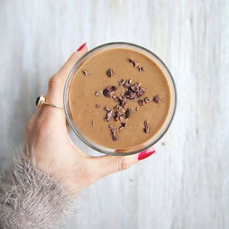 Maca... This Aphrodisiac Smoothie will balance your hormones Banana Protein Smoothie, Aphrodisiac Foods, Lauren Kelly, Super Smoothies, Banana Protein, Egg Free Recipes, Wheat Free Recipes, Smoothie Shakes, Yummy Smoothies