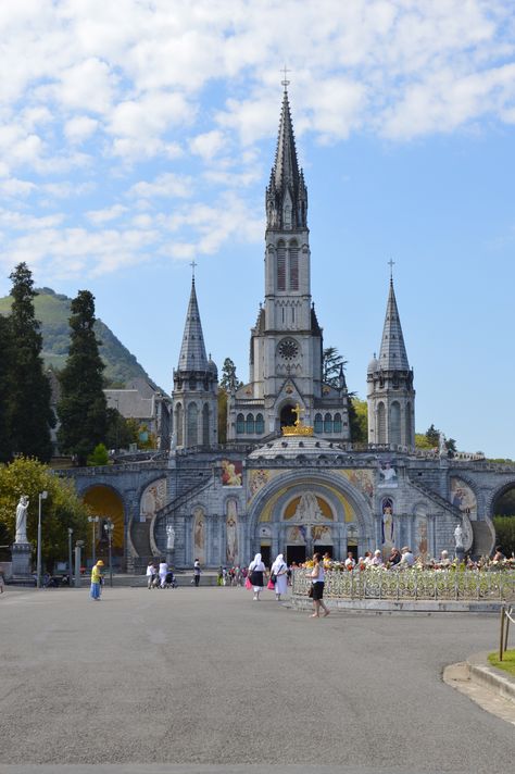 Lourdes, France - Sept '14 #beentheredonethat Lourdes France, France Trip, Art And Architecture, Barcelona Cathedral, Stuff To Do, Jesus, France, Architecture, Collage