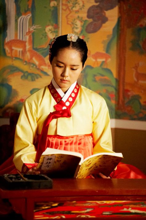 Moon Embracing the Sun (Hangul: 해를 품은 달;RR: Haereul Pum-eun Dal, also known as The Sun and the Moon) is a 2012 South Korean television drama series, starring Kim Soo-hyun, Han Ga-in,Jung Il-woo and Kim Min-seo. It aired on MBC.한가인 The Moon That Embraces The Sun, Hanbok Drawing, Wings Of Icarus, Moon Embracing The Sun, Lee Young Ae, Hanbok Traditional, Jung Il Woo, Hallyu Star, Korean Traditional Dress