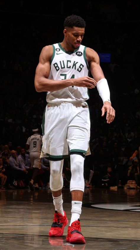 Giannis Antetokounmpo Aesthetic, Basketball Notes, Reels Wallpaper, Giannis Antetokounmpo Wallpaper, Bape Cartoon, Jordan Logo Wallpaper, Grammy Party, Basketball Players Nba, Basketball Highlights