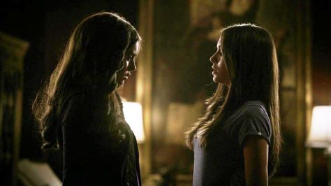 Elena Gilbert and Katherine Pierce's roles were reversed. 33 Facts About "The Vampire Diaries" We Never Knew Until Now Tatia Petrova, The Salvatore Brothers, Vampire Shows, Katerina Petrova, Ashlee Simpson, Pilot Episode, Katherine Pierce, Sarah Michelle Gellar, Stefan Salvatore