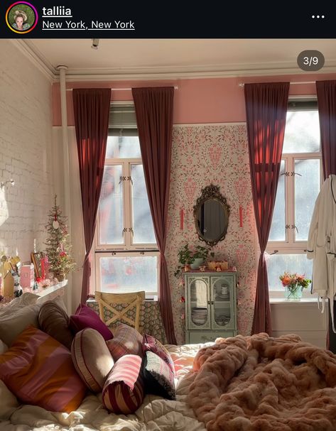 Antique Studio Apartment, Studio Apartment Cottagecore, Romantic Studio Apartment, Studio Apartment Vintage, Apartment Cottagecore, Lovecore Bedroom, Maximalist Bedrooms, Lilac Bedroom, Teen Aesthetic