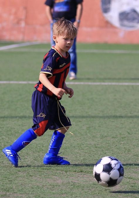 Kids Playing Football, Toddler Football, Blonde Kids, Soccer Kids, Kids Goals, Dream Future, Foto Baby, Blonde Boys, Football Kids