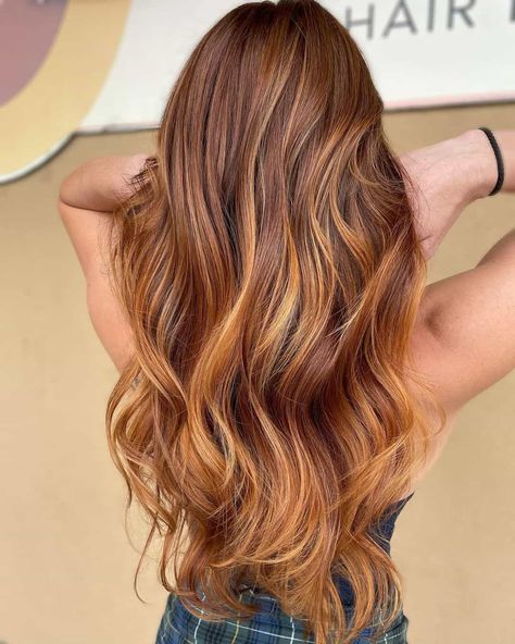 Long Light Highlights Copper Hue On Brown Hair Brunette Copper, Highlights Copper, Copper Highlights On Brown Hair, Light Copper Hair, Copper Brunette, Blonde Copper, Copper Brown Hair Color, Copper Brown Hair, Highlights On Brown Hair