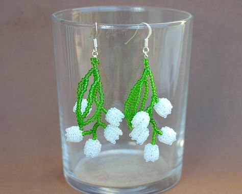 Lily of the valley earrings E1240 by Fleur-de-Irk.deviantart.com on @DeviantArt Beaded Lily Of The Valley, Jewerly Beads, Pansies Flowers, Glass Seed Beads, Embroidery Inspiration, Heart Beads, Lily Of The Valley, Bead Designs, Diy Accessories