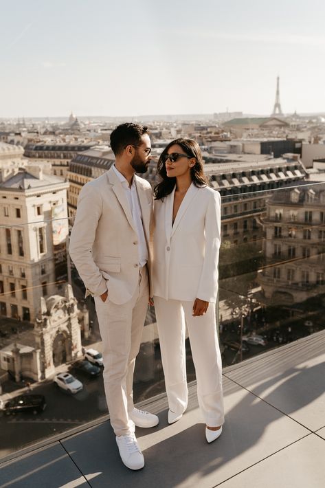 Womens Wedding Suit, Wedding Elopement Photos, Wedding Suits For Bride, Photos In Paris, Paris Engagement Photos, Paris Engagement, Bride Suit, Women Suits Wedding, Pre Wedding Photoshoot Outfit